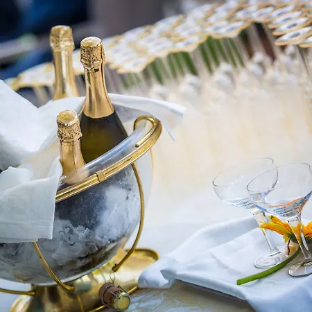 Ares מלון Pontinia